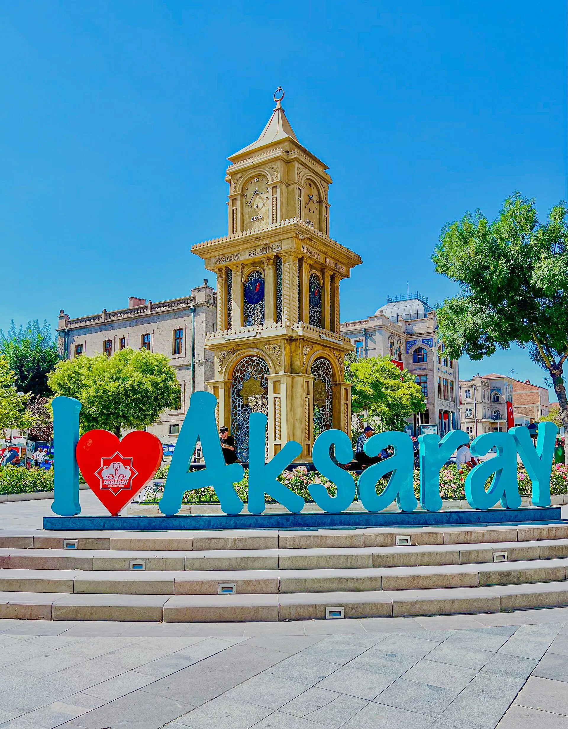 Punane Aksaray mošee (Eğri Minare): giid ja ajalugu