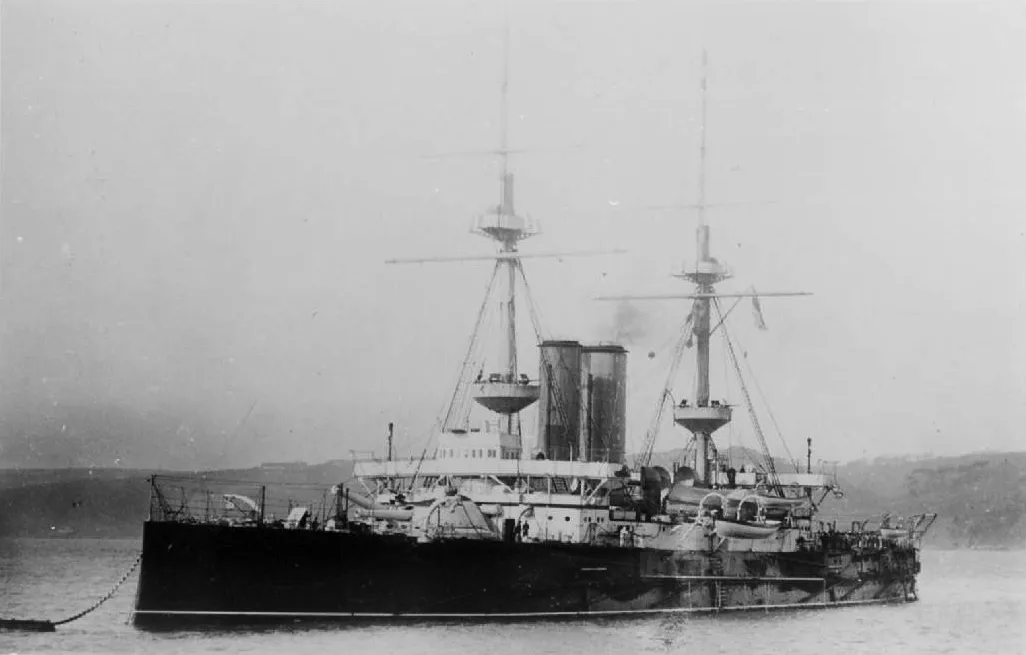 전함 ‘오션’(HMS Ocean): 1915년 다르다넬스 해협에서 침몰