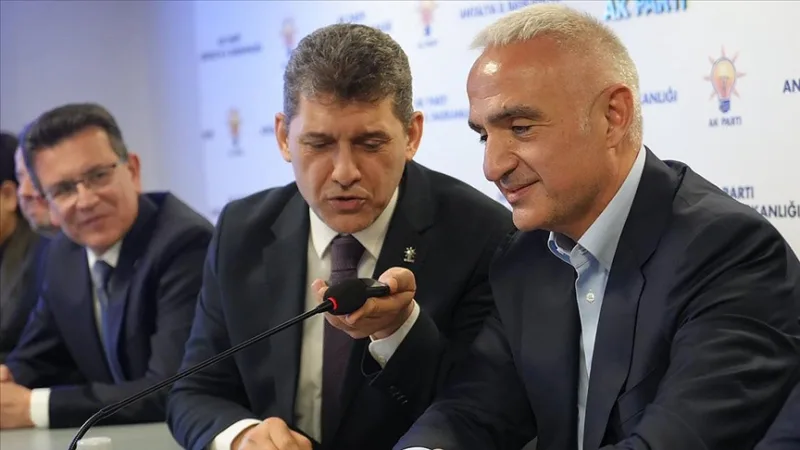 Erdoğan elnök telefonon köszöntötte az AK Párt antalyai szervezetét az ünnep alkalmából