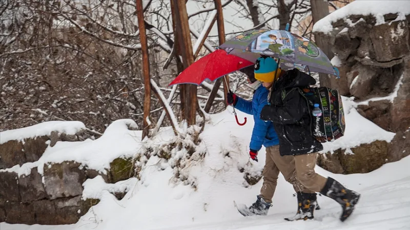 하카리와 샨루르파의 일부 지역에서 하루 동안 수업이 중단되었다