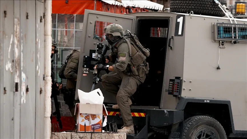 Izraelskí vojaci na Západnom brehu zranili jedného Palestínčana a zadržali 15 osôb