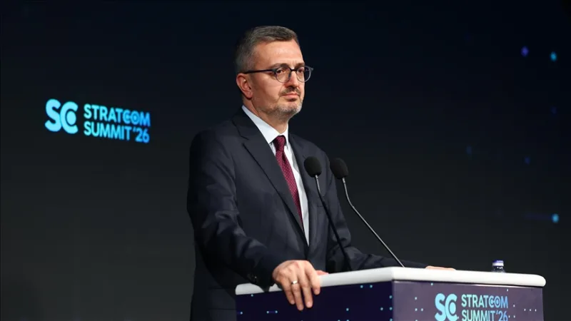 Глава отдела по связям с общественностью Дуран: Я хотел бы выразить глубокую радость от того, что мы принимаем у себя эту важную встречу