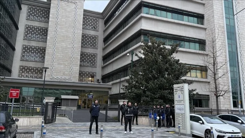 布尔萨大都会市长穆斯塔法·博兹贝与56名嫌疑人被移送至法院