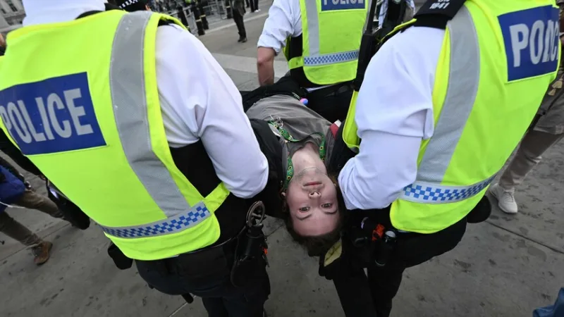 Em Londres, 523 pessoas foram detidas durante uma manifestação de apoio ao grupo «Palestine Action»