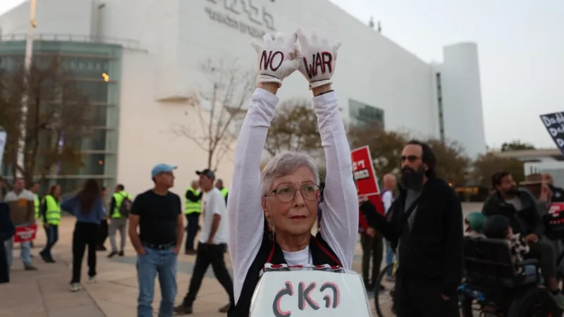 Um grupo israelita organizou uma manifestação contra a guerra em Tel Aviv