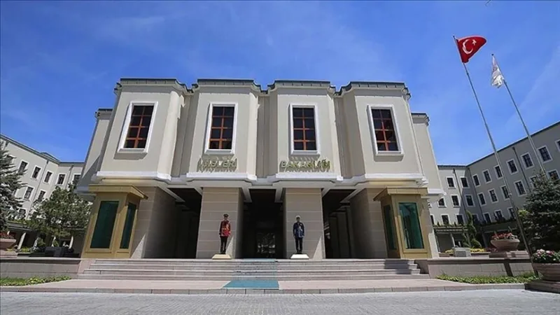 Onursal Adıgüzel, Ataşehir polgármesterét felmentették tisztségéből