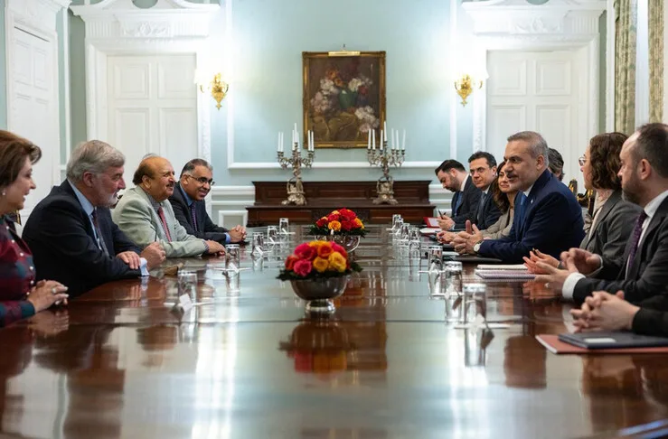 Ārlietu ministrs Fidan tikās ar Lielbritānijas Lordu palātas un Pārstāvju palātas locekļiem