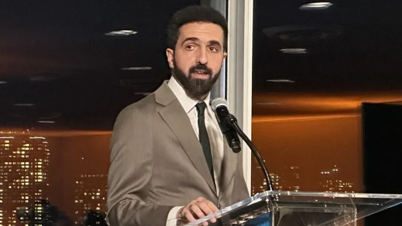 De permanente vertegenwoordiger van Syrië bij de VN, Olabi, roept op tot de arrestatie van oorlogsmisdadigers uit het Assad-tijdperk