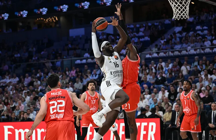 Real Madrid heeft zich door een overwinning op Hapoel IBI Tel Aviv geplaatst voor de Final Four van de EuroLeague