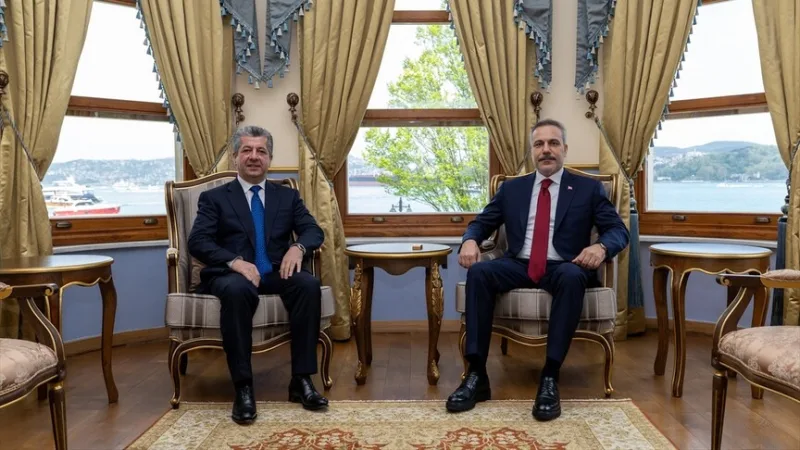 Le ministre des Affaires étrangères Fidan a rencontré le Premier ministre de la Région autonome du Kurdistan, M. Barzani, à Istanbul